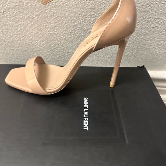 YSL AMBER SANDALS IN PATENT LEATHER
Nude - Picture 9 of 16